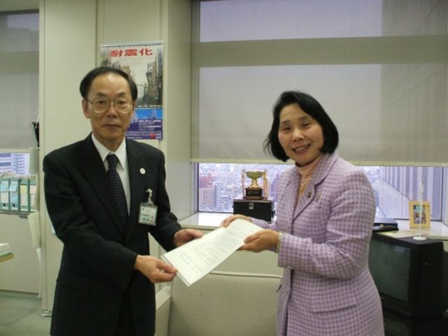 画像：東京都都市整備局長へ提出しました