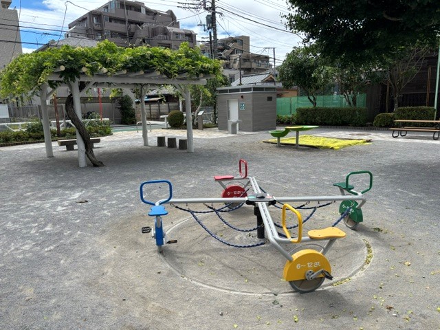 画像：回転系遊具の写真
