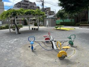 画像：回転系遊具の写真（拡大画像へのリンク）
