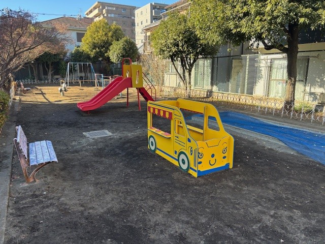 画像：遊具が並んでいるところ