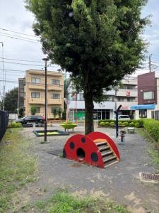 画像：幼児向け遊具が並んでいる写真（拡大画像へのリンク）