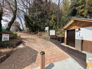 画像：公園入口の写真（拡大画像へのリンク）