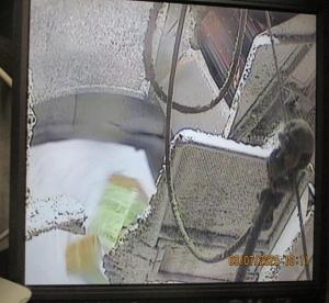 画像：回収箱を溶解している様子（拡大画像へのリンク）