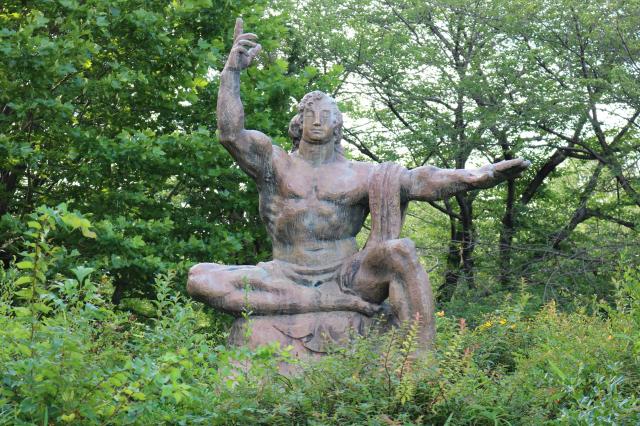 画像：仙川平和公園の平和の像