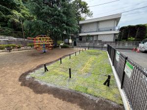 画像：雨庭全景（拡大画像へのリンク）