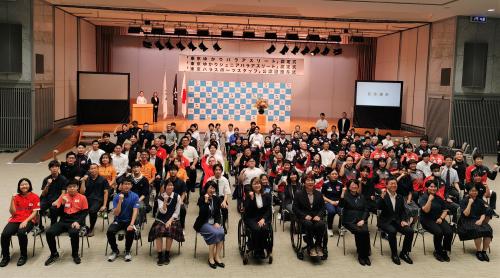 画像：認定選手等の全体の集合写真（拡大画像へのリンク）