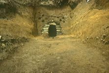 写真：横穴墓の入り口