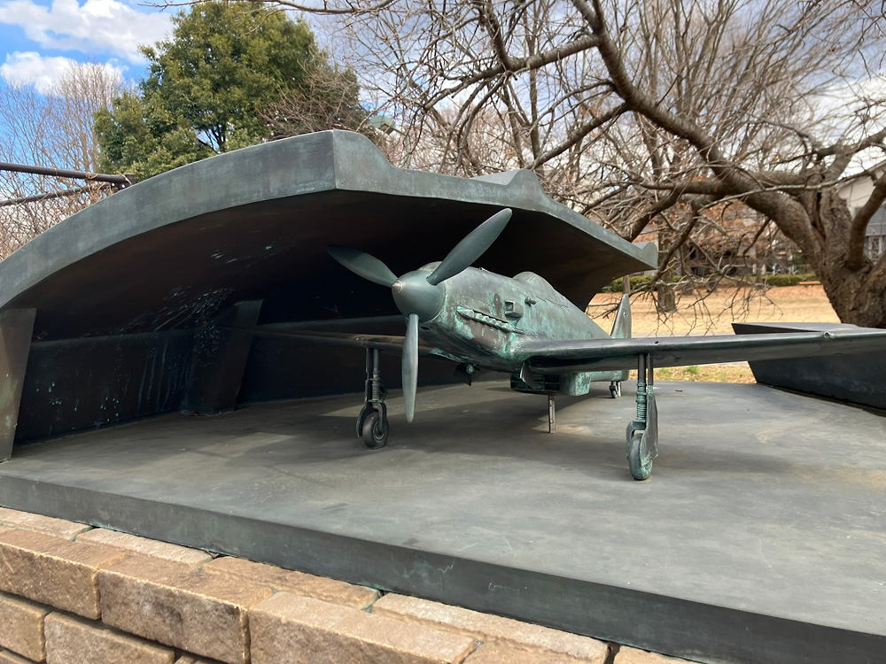 「飛燕」ブロンズ像の写真