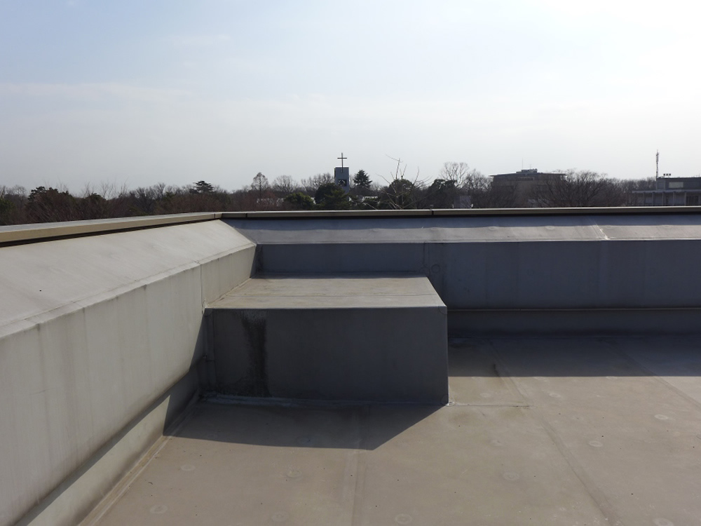 本館3階屋上の「機銃台」