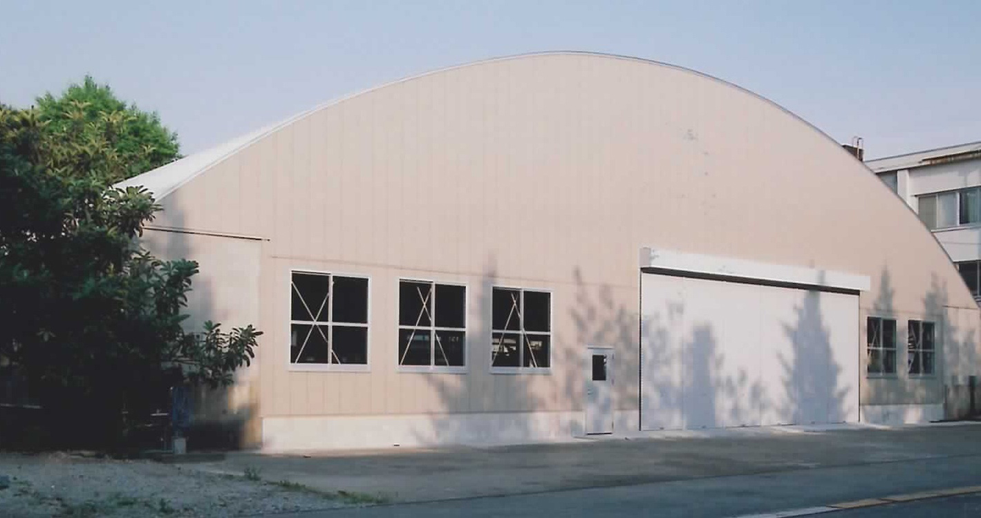 交通安全環境研究所に残る模型格納庫（現、共通実験棟）