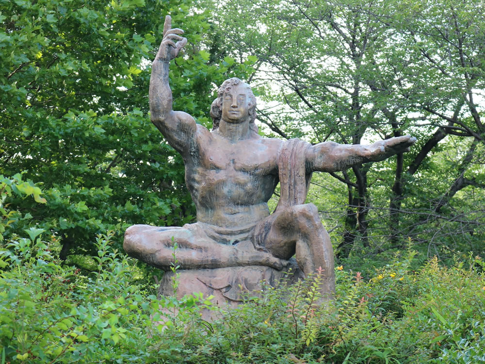 仙川平和公園の「平和の像」の写真
