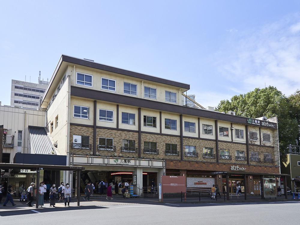 三鷹駅北口