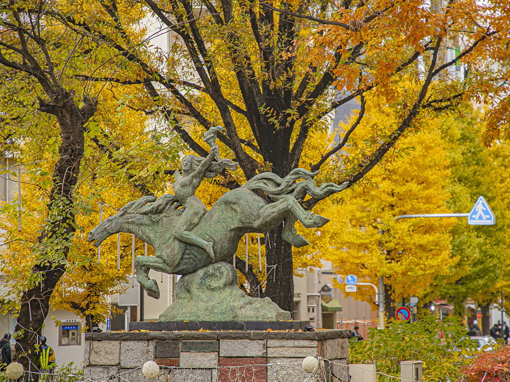 世界連邦平和像の写真